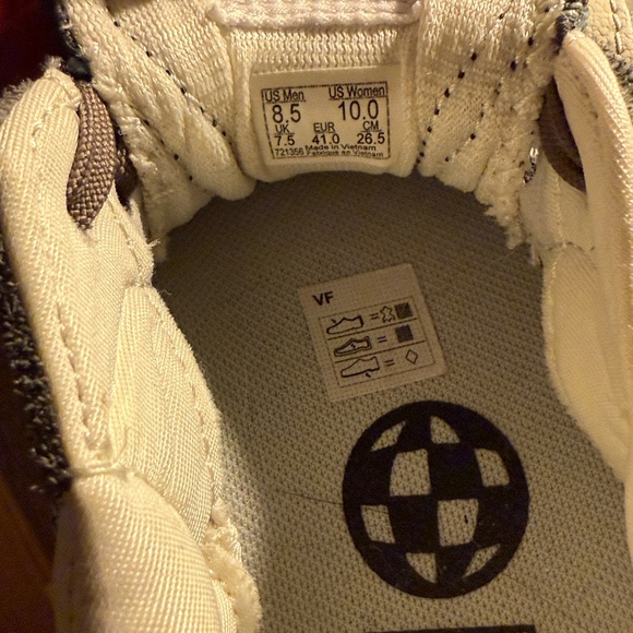 Vans - Picture 4 of 4